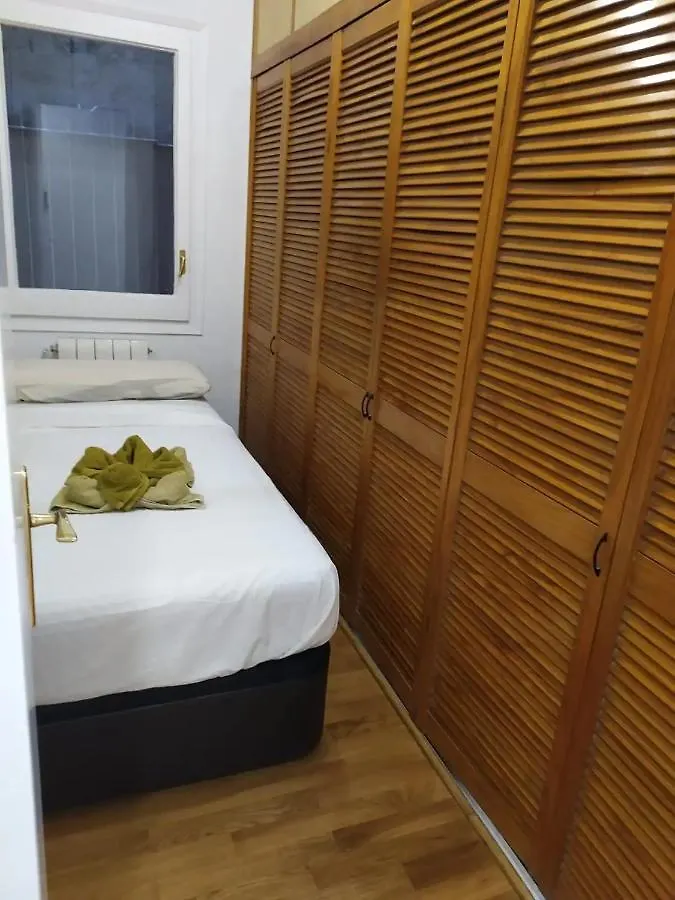 ברצלונה Rooms Arago לינה וארוחת בוקר