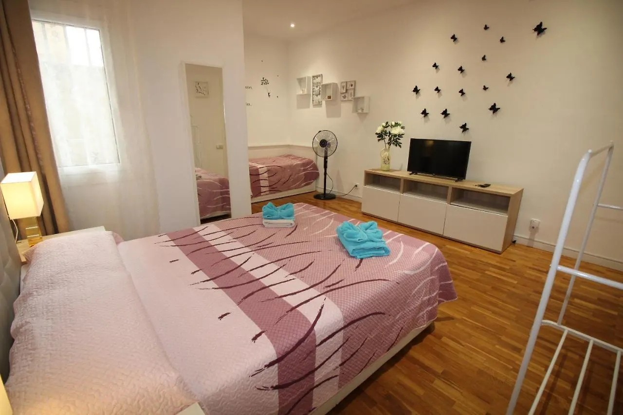 Alojamento de Acomodação e Pequeno-almoço Rooms Arago Barcelona